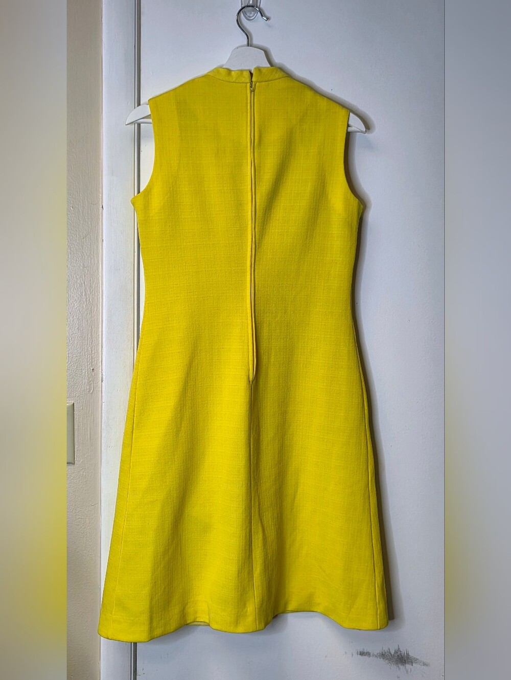 Kay Windsor Vintage Mod Yellow Sleeveless Shift Dress Bow Neck Size M - Picture 12 of 15